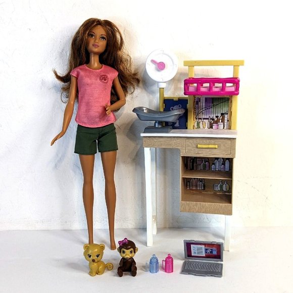 Barbie Zoo Doctor Playset with Doll and Two Patients, Monkey and Cub 2016 - Picture 1 of 6